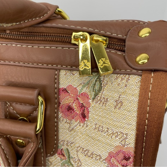 Signare Tapestry Floral Roses Travel Duffel Bag - Picture 5 of 10